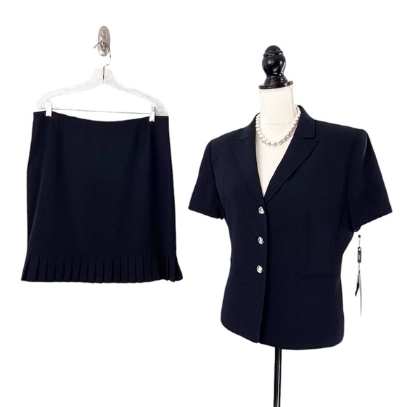 Tahari ASL Dresses & Skirts - Tahari ASL Navy Blue Short Sleeve Skirt Suit with Pleat Detail Size 14P